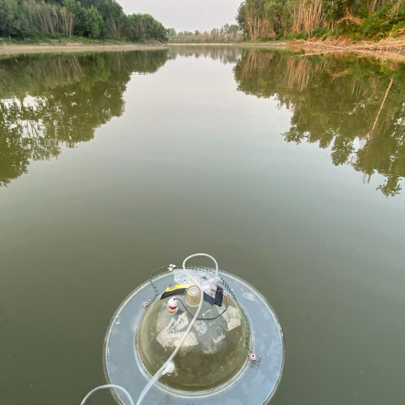 A portable chamber for the measurement of water GHG emissions 