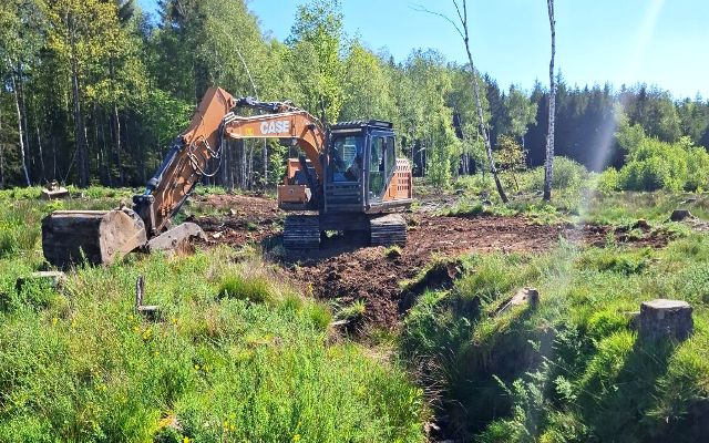 Excavator working